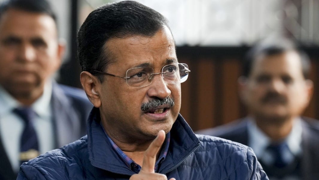 'ये चल क्या रहा है?' गुजरात पुलिस का आदेश शेयर कर केजरीवाल ने चुनाव आयोग से पूछा सवाल