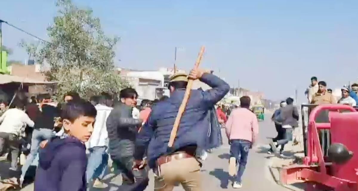 तिरंगा यात्रा के दौरान माहौल बिगाड़ने की कोशिश, पुलिस ने शरारती तत्वों पर बरसाईं लाठियां