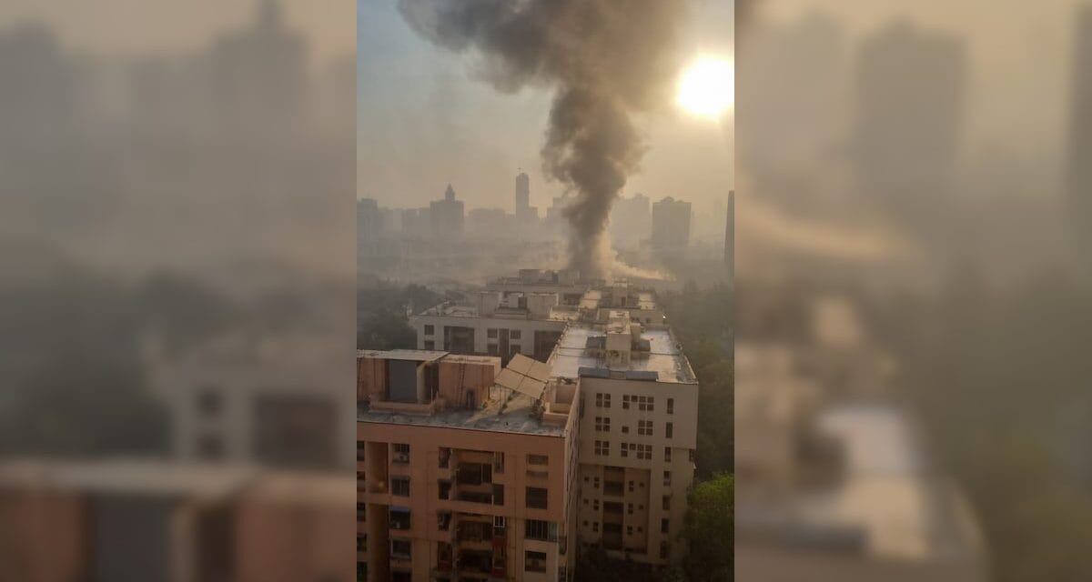 Live News : ठाणे के हायपर सिटी मॉल में सुबह अचानक लगी आग, दमकल की तीन गाड़ियां मौजूद