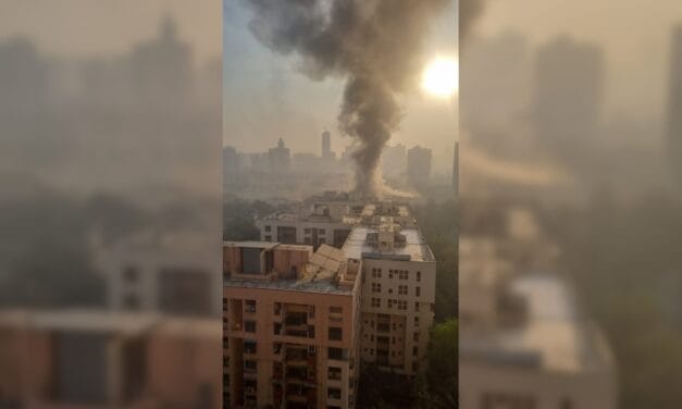 Live News : ठाणे के हायपर सिटी मॉल में सुबह अचानक लगी आग, दमकल की तीन गाड़ियां मौजूद