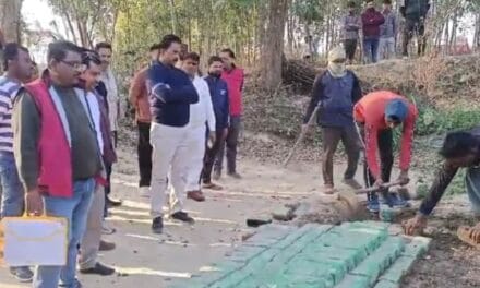 संभल में सरकारी तालाब पर बनी अवैध मजार को प्रशासन ने हटवाया, डीएम के आदेश पर हुई कार्रवाई