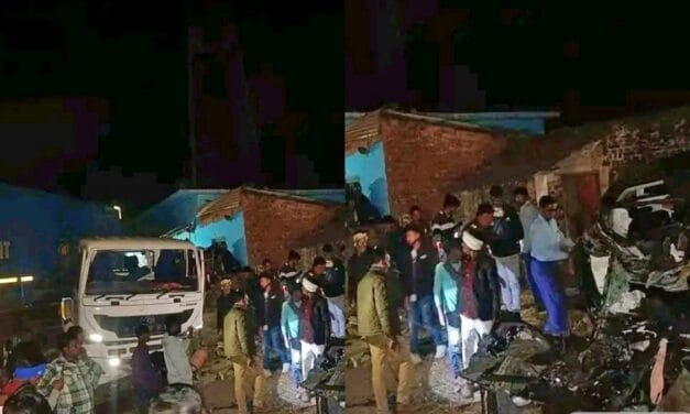 सोनभद्र में ट्रेलर से टकराई तेज रफ्तार क्रेटा कार, 6 की मौत, 3 बुरी तरह घायल