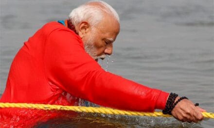मोदी की 2 घंटे की महाकुंभ यात्रा, 18 तस्वीरें:नाव में योगी के साथ संगम पहुंचे, रुद्राक्ष माला पहन डुब