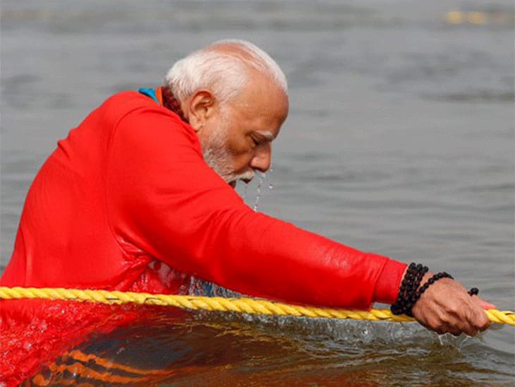 मोदी की 2 घंटे की महाकुंभ यात्रा, 18 तस्वीरें:नाव में योगी के साथ संगम पहुंचे, रुद्राक्ष माला पहन डुब