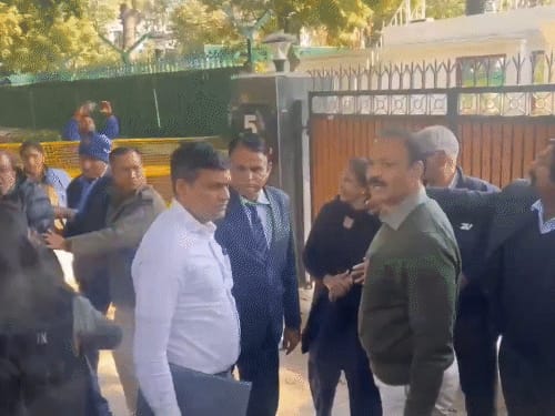 केजरीवाल-संजय सिंह पर एक्शन लेगा एंटी-करप्शन ब्यूरो:विधायकों को 15 करोड़ के ऑफर के दावे पर नोटिस भे
