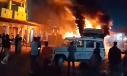 MP: सिंगरौली में सड़क हादसे के बाद बवाल, गुस्साई भीड़ ने 11 वाहन फूंके, कई पुलिसवाले घायल