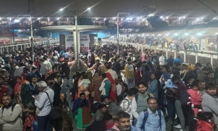 नई दिल्ली रेलवे स्टेशन की घटना पर मोदी-योगी ने जताया दुख, विपक्ष ने पूछा