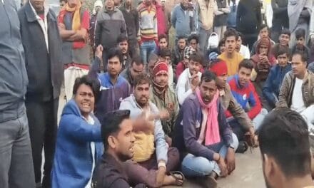 डंपर ने लोडिंग वाहन को टक्कर मारी, 5 की मौत:भिंड में शादी समारोह से लौट रहे थे, 8 घायल; ग्रामीणों ने लग