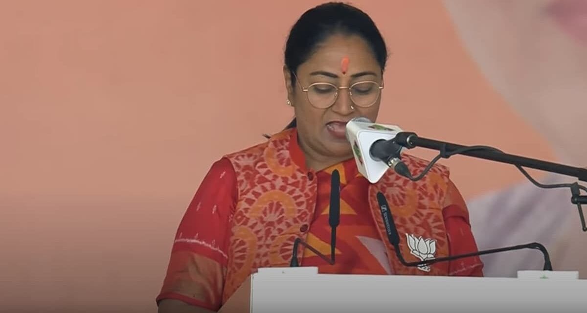 रेखा गुप्ता ने दिल्ली के सीएम के तौर पर ली शपथ, यहां देखिए तस्वीरें