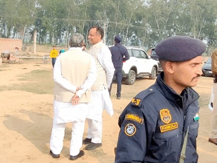 विज-बड़ौली अकेले में बात करते, हंसते दिखे:शादी समारोह में हुई मुलाकात; इस्तीफे की मांग-नोटिस से चल र