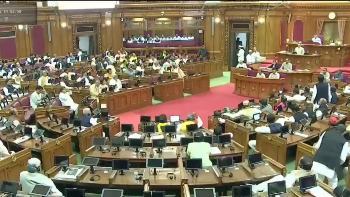 UP विधानसभा में 'नेता जी' के जिक्र पर हंगामा, भड़के महाना, कार्यवाही स्थगित