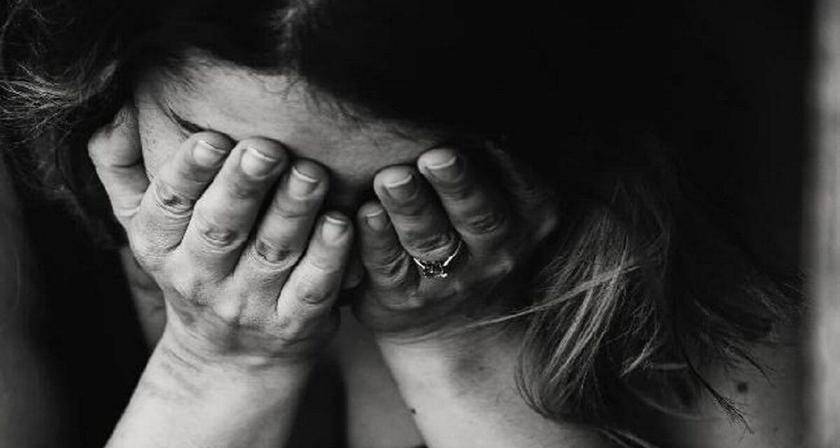 घर में घुसकर बिजली काटने और महिला से छेड़छाड़ का आरोप, बिजली विभाग के 8 कर्मचारियों पर FIR