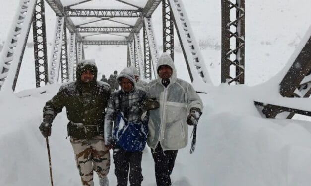 चमोली हिमस्खलन: भारी बर्फबारी से रुका रेस्क्यू ऑपरेशन, 55 में से 4 मजदूर अब भी लापता