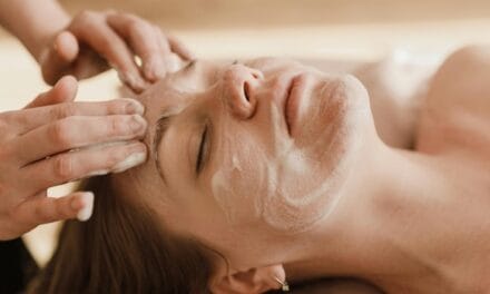 हॉलीवुड एक्ट्रेस की तरह शाइन करने लगेगी आपकी Skin, अगर घर ले आए Este Lauders के ये Skincare प्रोडक्‍ट