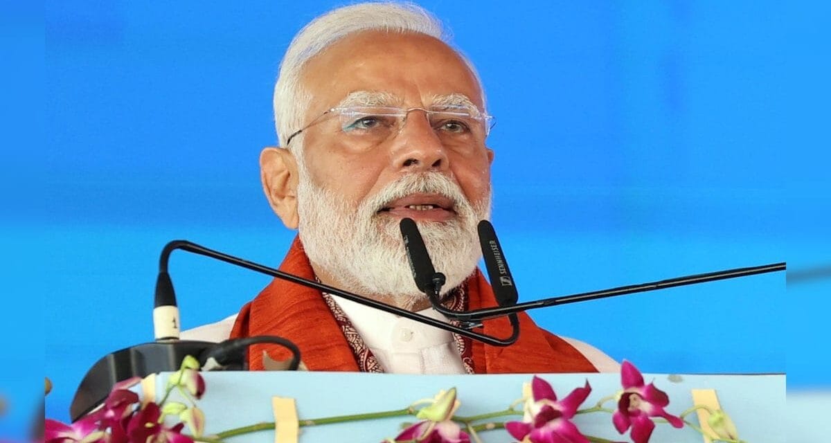 LIVE: महिलाओं को सौगात देने से लेकर कई बड़ी घोषणाओं तक… PM मोदी के गुजरात दौरे की हर बात जानें