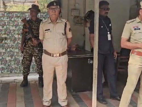 छत्तीसगढ़ के पूर्व CM भूपेश के घर ED की रेड:शराब घोटाले में बेटे चैतन्य के ठिकानों समेत 14 जगहों पर छापे