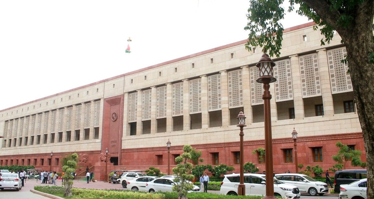 तबीयत खराब होने पर संसद से अस्पताल ले जाए गए टीएमसी सांसद सौगत रॉय