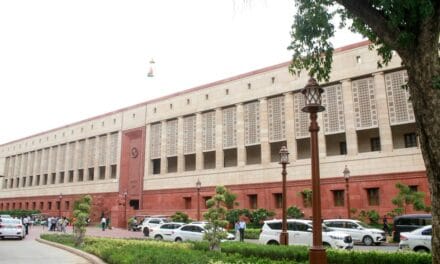 तबीयत खराब होने पर संसद से अस्पताल ले जाए गए टीएमसी सांसद सौगत रॉय