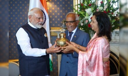 महाकुंभ का जल, बिहार का सुपरफूड, बनारसी साड़ी… PM मोदी ने मॉरीशस के राष्ट्रपति को दिए ये खास उपहार