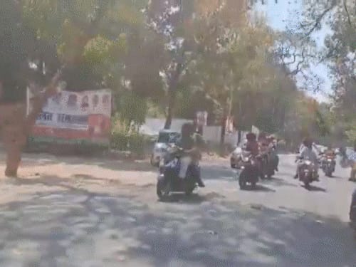 तेजप्रताप की पुलिसकर्मी को धमकी-ठुमका लगाओ वरना सस्पेंड हो जाओगे:पत्रकार की पैंट फड़वाई, CM हाउस के