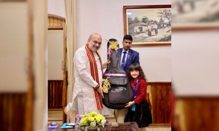 मिजोरम : 7 साल की बच्ची ने गाया ‘वंदे मातरम’, मंत्रमुग्ध हो गए अमित शाह, गिफ्ट में दिया गिटार