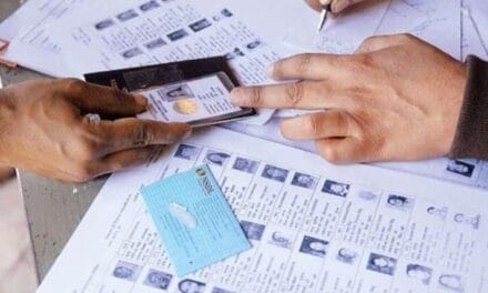 PAN के बाद Voter ID को भी करना होगा Aadhar से लिंक? चुनाव आयोग लागू कर सकता है नियम