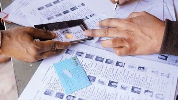 PAN के बाद Voter ID को भी करना होगा Aadhar से लिंक? चुनाव आयोग लागू कर सकता है नियम