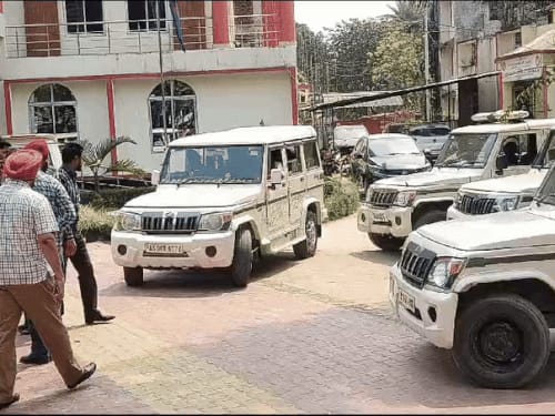 अमृतपाल के 3 साथी बाय एयर दिल्ली रवाना:7 साथियों का NSA हटा, 4 को भी आज ही किया जाएगा शिफ्ट