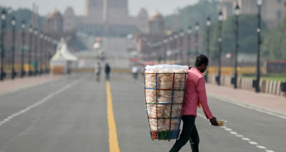 Delhi Weather: दिल्ली का चढ़ने लगा पारा, 33.5 डिग्री सेल्सियस पहुंचा अधिकतम तापमान