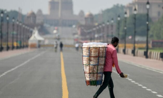 Delhi Weather: दिल्ली का चढ़ने लगा पारा,  33.5 डिग्री सेल्सियस पहुंचा अधिकतम तापमान