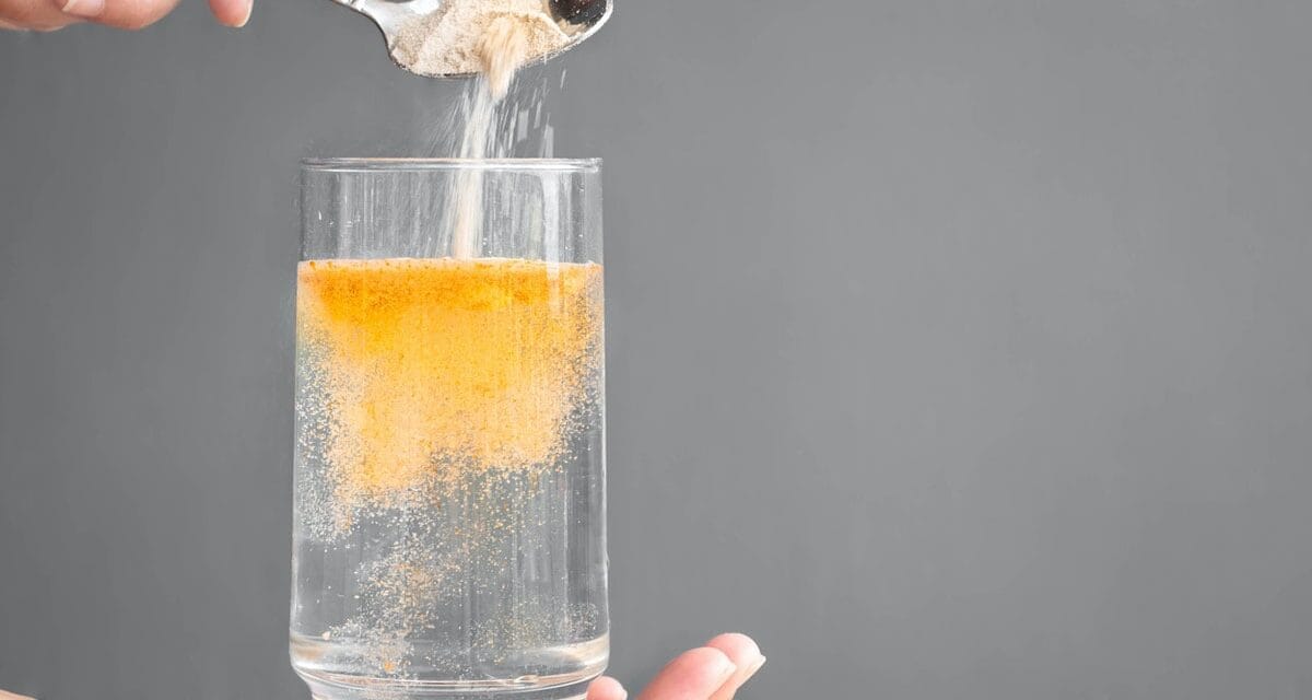 Electrolyte Deficiency: शरीर में इलेक्ट्रोलाइट की कमी होने पर दिखने लगते हैं ये संकेत, जानिए एक दिन में कितना Electroly