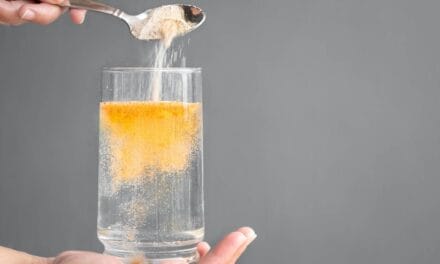 Electrolyte Deficiency: शरीर में इलेक्ट्रोलाइट की कमी होने पर दिखने लगते हैं ये संकेत, जानिए एक दिन में कितना Electroly