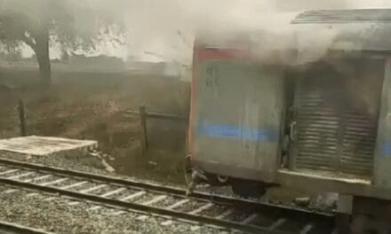 अहमदाबाद-बरौनी एक्सप्रेस में आग:इटारसी के पास सवा घंटे खड़ी रही ट्रेन; आग वाली बोगी को अलग कर रवाना