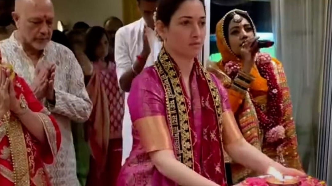 ब्रेकअप के बाद Tamannaah ने घर पर रखी चौकी, जमकर नाचीं!