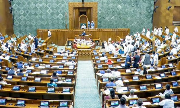 LIVE: वक्फ बिल लोकसभा में आज किया जाएगा पेश, बीजेपी और कांग्रेस ने जारी किया ह्विप