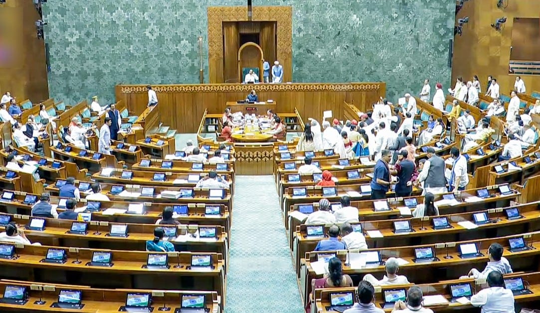 LIVE: वक्फ बिल लोकसभा में आज किया जाएगा पेश, बीजेपी और कांग्रेस ने जारी किया ह्विप