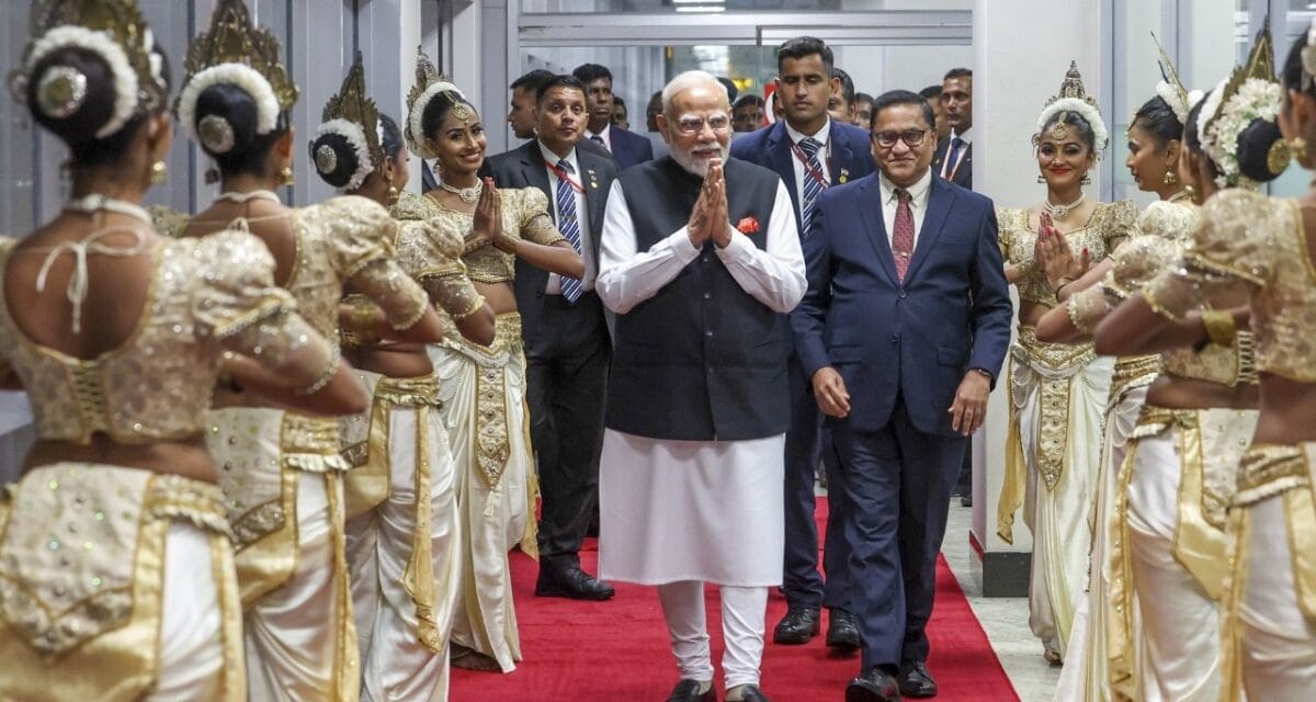 मोदी-मोदी के नारे, अगवानी में 5 मंत्री, अब गार्ड ऑफ ऑनर का बारी… श्रीलंका में प्रधानमंत्री का ग्रैं