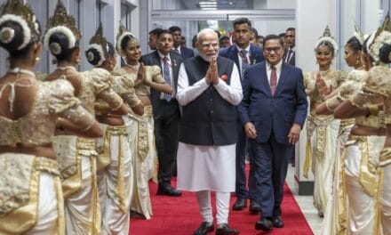 मोदी-मोदी के नारे, अगवानी में 5 मंत्री, अब गार्ड ऑफ ऑनर का बारी… श्रीलंका में प्रधानमंत्री का ग्रैं