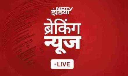 LIVE : दिल्ली की संजय झील के जंगल में लगी आग, मौके पर फायर ब्रिगेड की गाड़ियां