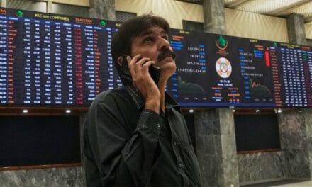 खौफ में 1 घंटे बंद रहा पाकिस्तान का शेयर बाजार, बांग्लादेश का भी तौबा-तौबा