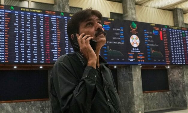 खौफ में 1 घंटे बंद रहा पाकिस्तान का शेयर बाजार, बांग्लादेश का भी तौबा-तौबा