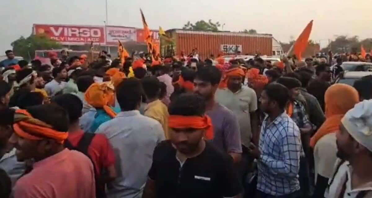 आगरा में उग्र हुआ करणी सेना का प्रदर्शन, हाईवे ब्लॉक, सपा सांसद से माफी की मांग; बढ़ाई गई सुरक्षा