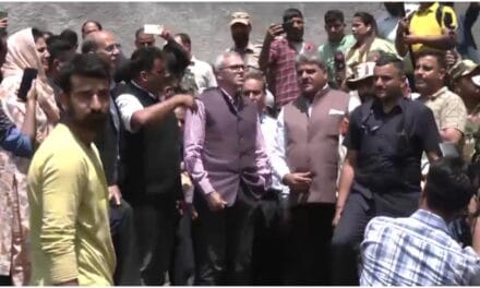 रामबन में CM उमर अब्दुल्ला का आपदा पीड़ितों ने किया घेराव, राहत कार्यों में देरी पर जताई नाराजगी
