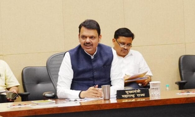 महाराष्ट्र में हिंदी की अनिवार्यता खत्म, 5वीं तक हिन्दी पढ़ाने के फैसले पर लगी रोक