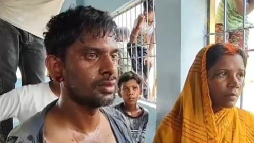5 बच्चों की मां के साथ आपत्तिजनक हालत में पकड़ा गया प्रेमी, लोगों ने पकड़कर पीटा, फिर करा दी शादी