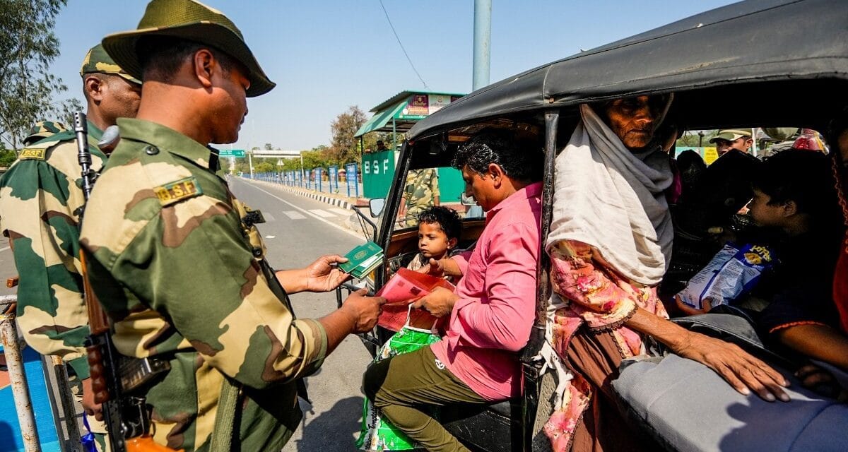 'दिल्ली में रहने वाले पाकिस्तानियों की पहचान करने में मदद करें, पुलिस को बताएं…', मंत्री की लोग