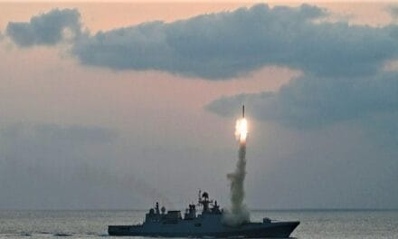 पहलगाम हमले के बाद Indian Navy का वॉर प्लान, लंबी दूरी तक हमले के लिए कर रहे युद्धाभ्यास