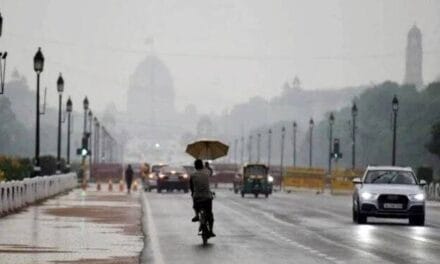 दिल्ली-NCR में देर रात हुई बारिश, पंजाब-हरियाणा समेत कई राज्यों में तूफान और ओलावृष्टि का अलर्ट