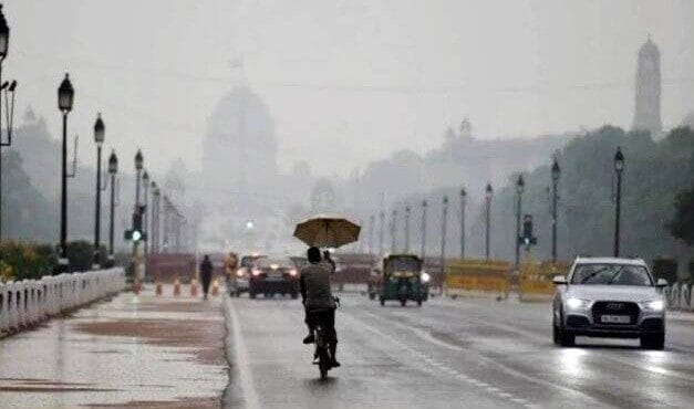 दिल्ली-NCR में देर रात हुई बारिश, पंजाब-हरियाणा समेत कई राज्यों में तूफान और ओलावृष्टि का अलर्ट