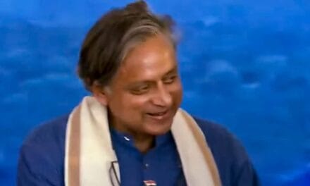 मंच पर बैठे थे थरूर और केरल के सीएम, पीएम मोदी ने चुटकी लेते हुए बोला मैसेज तो पहुंच गया